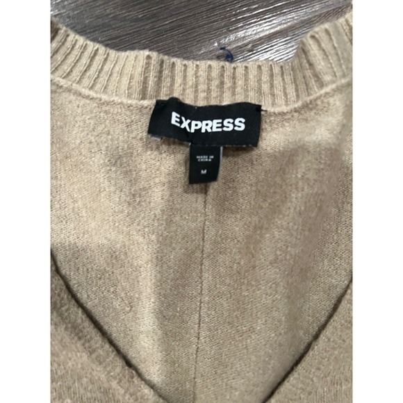 Express Women's Tan V Neck Long Sleeve Sweater Size Medium Loose Fit - Picture 2 of 3